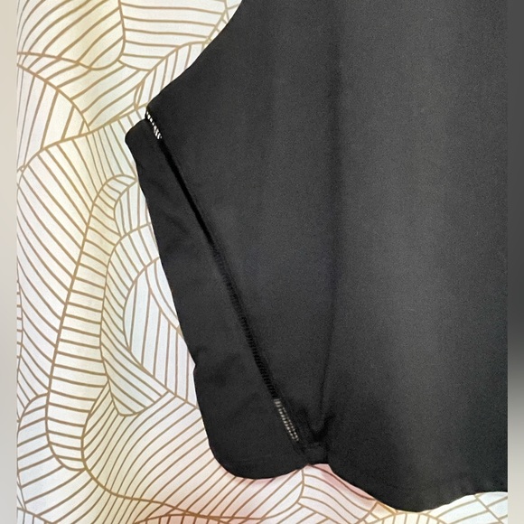 Joe Fresh 1X Dry Fit Double Lined Cropped Workout Tank with Trim Detail - Picture 2 of 2